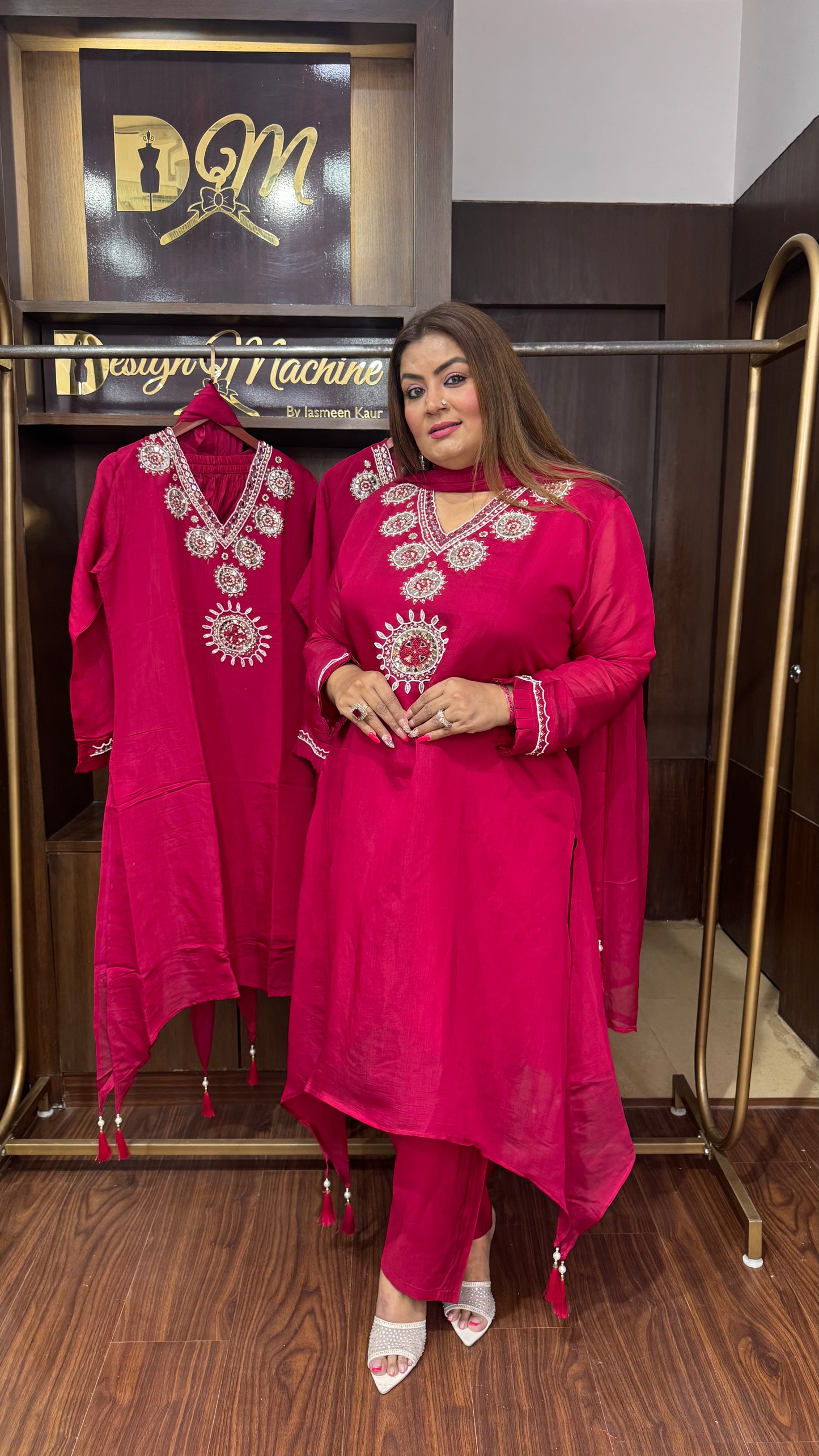 Nazneen (Pure Chinnon Crepe Suit)