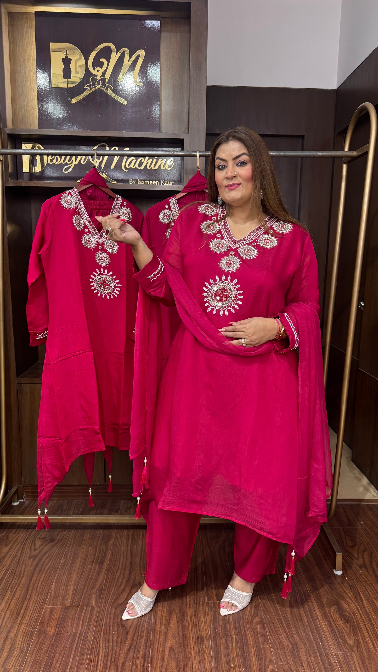 Nazneen (Pure Chinnon Crepe Suit)