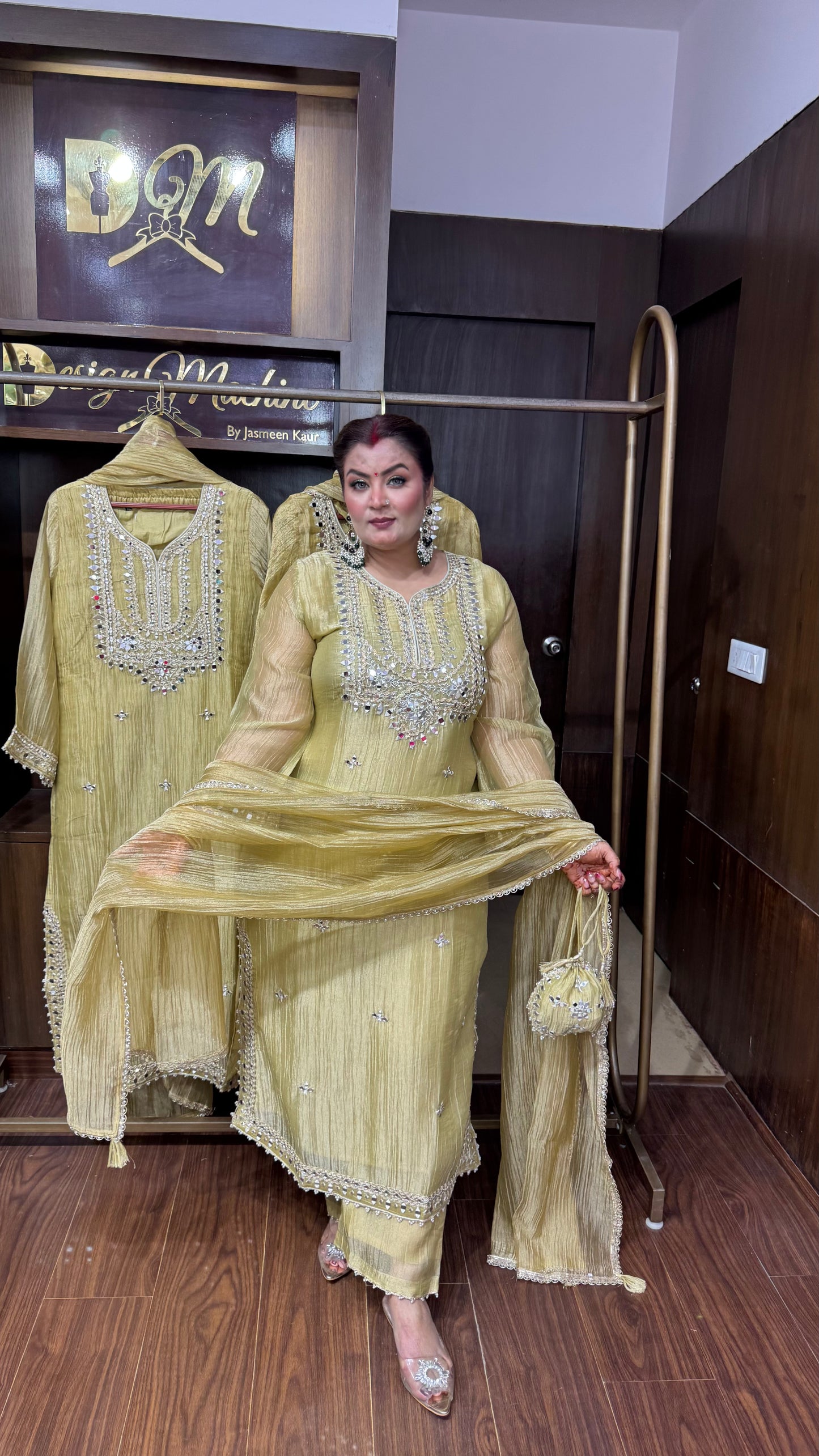Lioré Glass Tissue Suit
