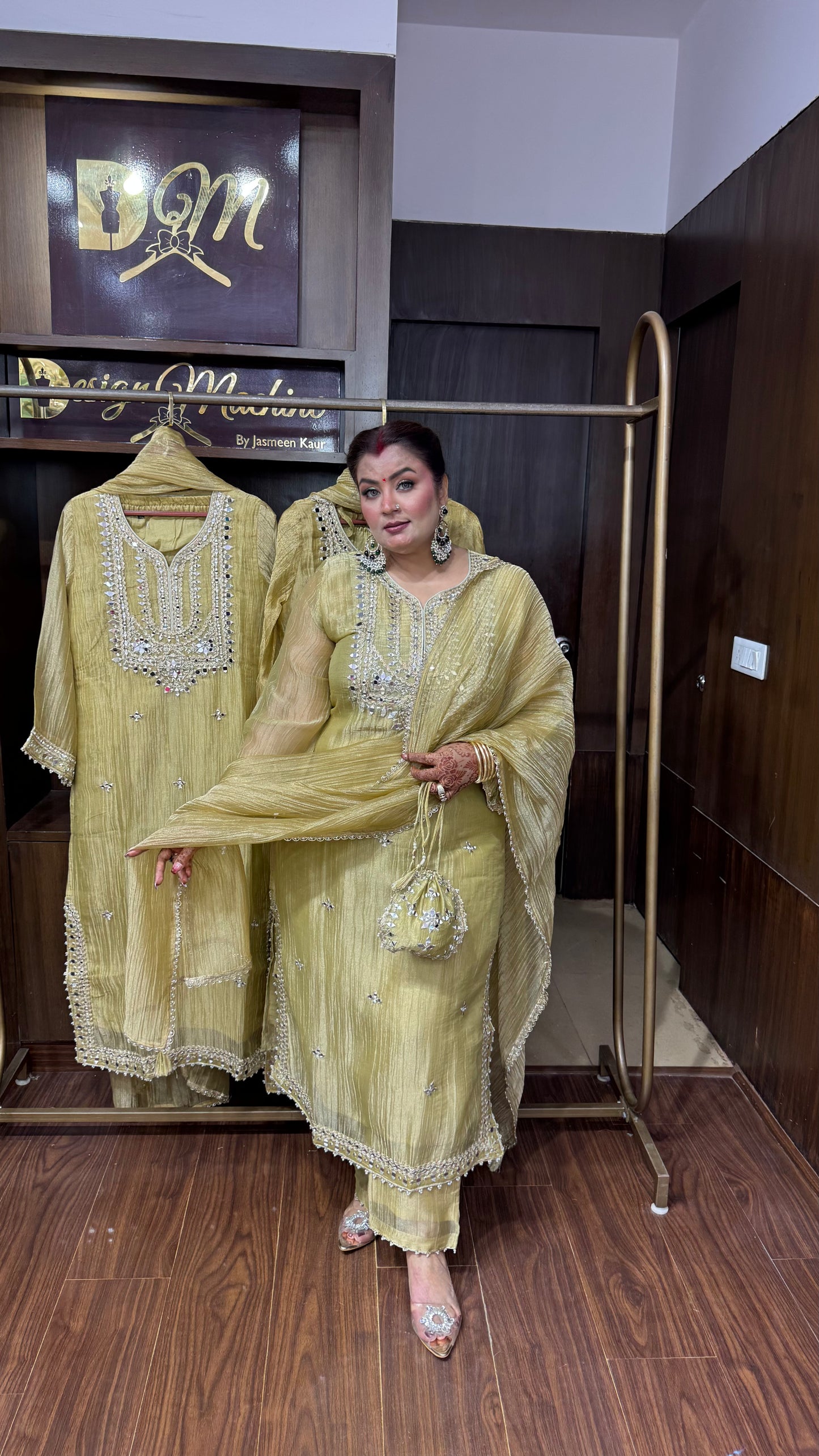 Lioré Glass Tissue Suit