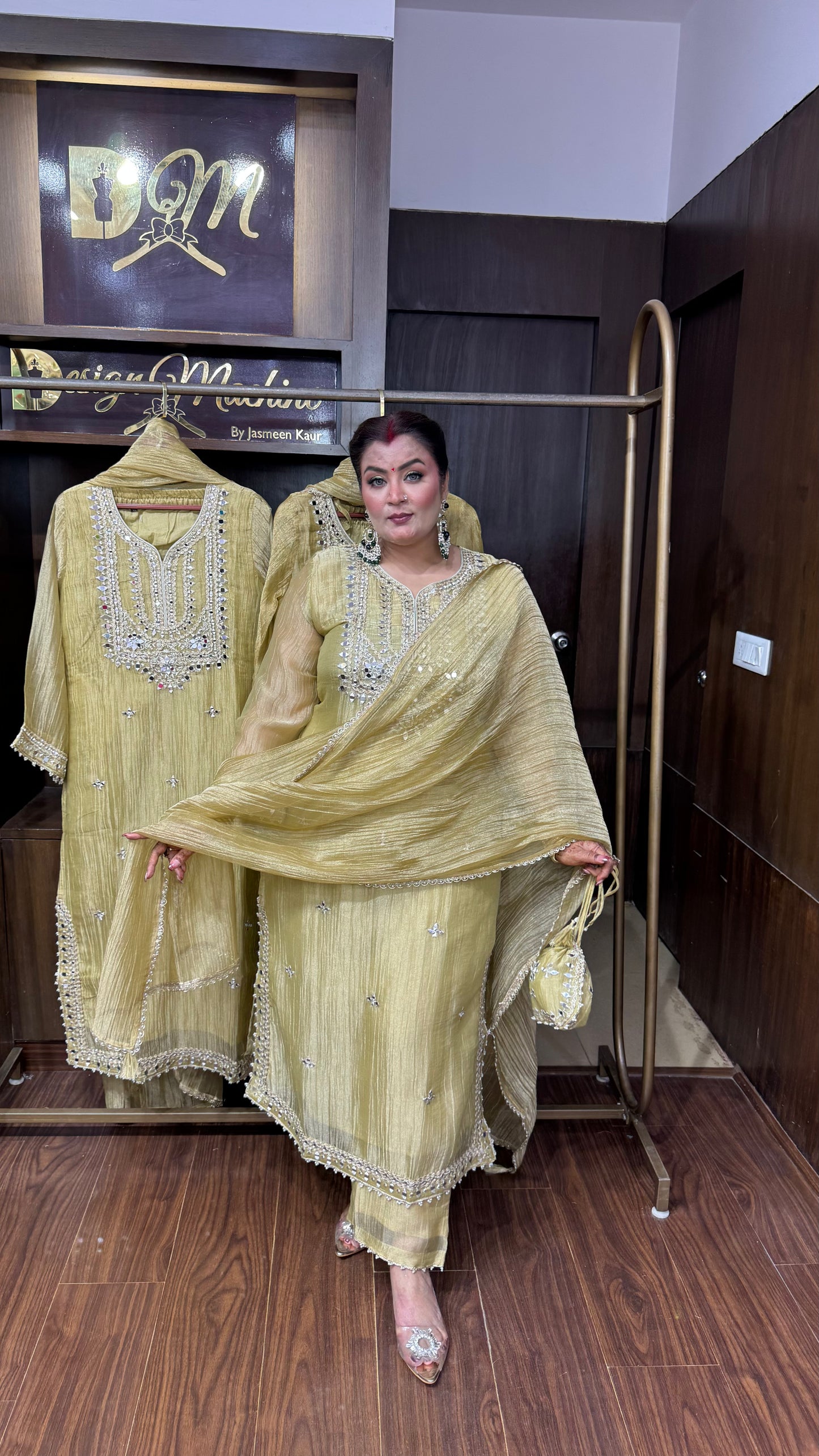 Lioré Glass Tissue Suit