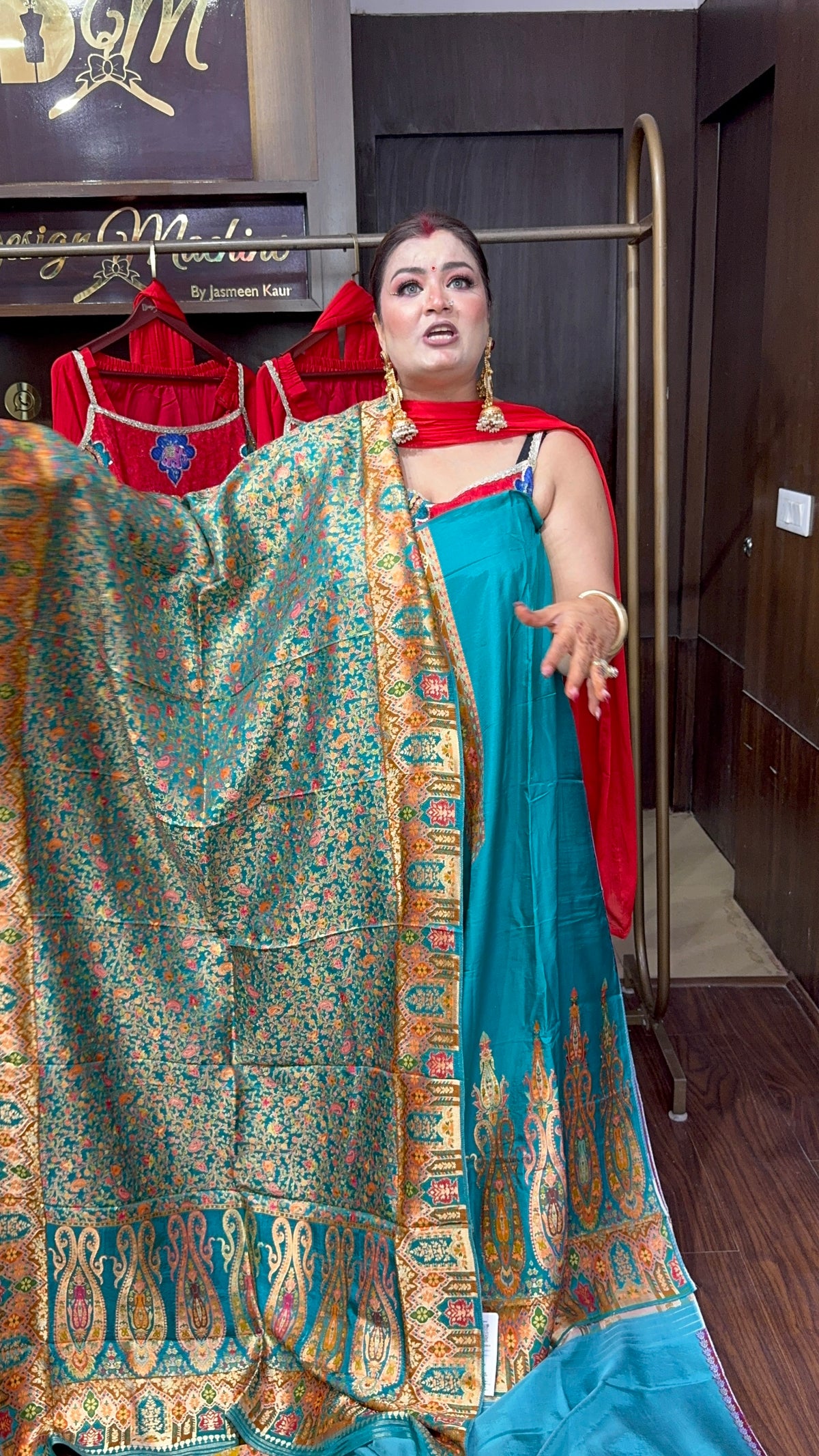Ridhi (Pure Silk Unstitch Suit)