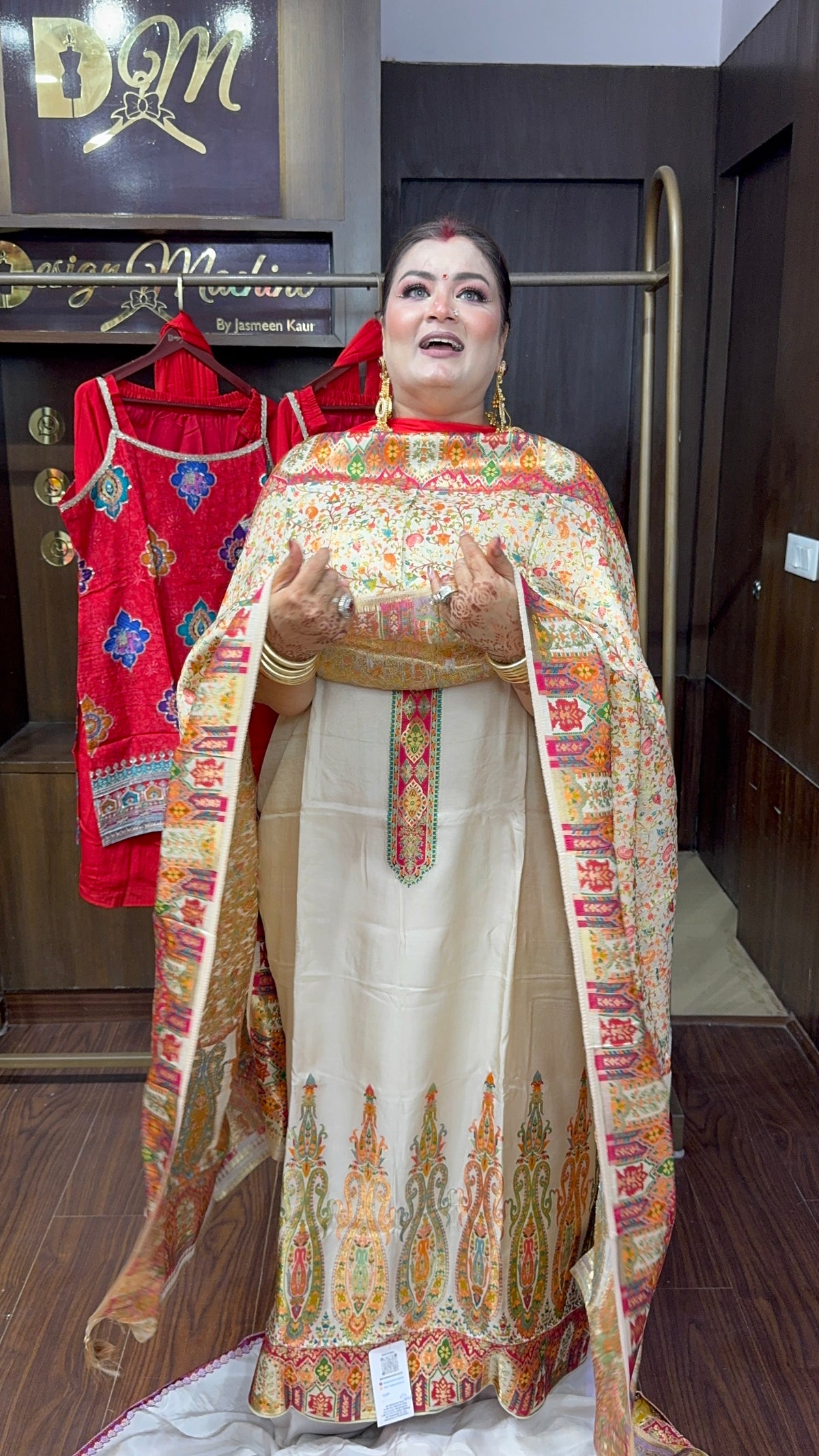 Ridhi (Pure Silk Unstitch Suit)