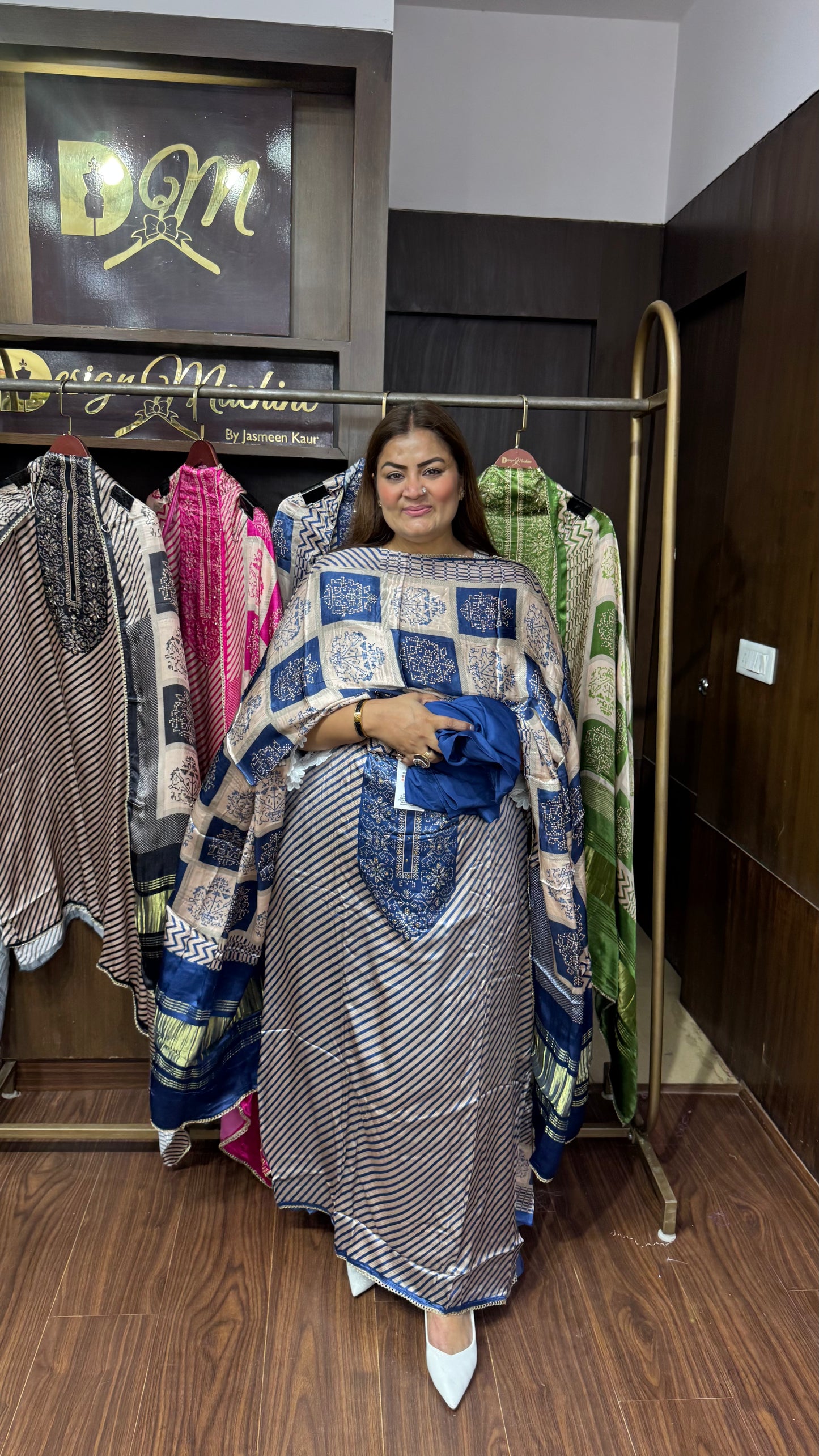 Inaya (Gajji Silk Unstitch Suit)