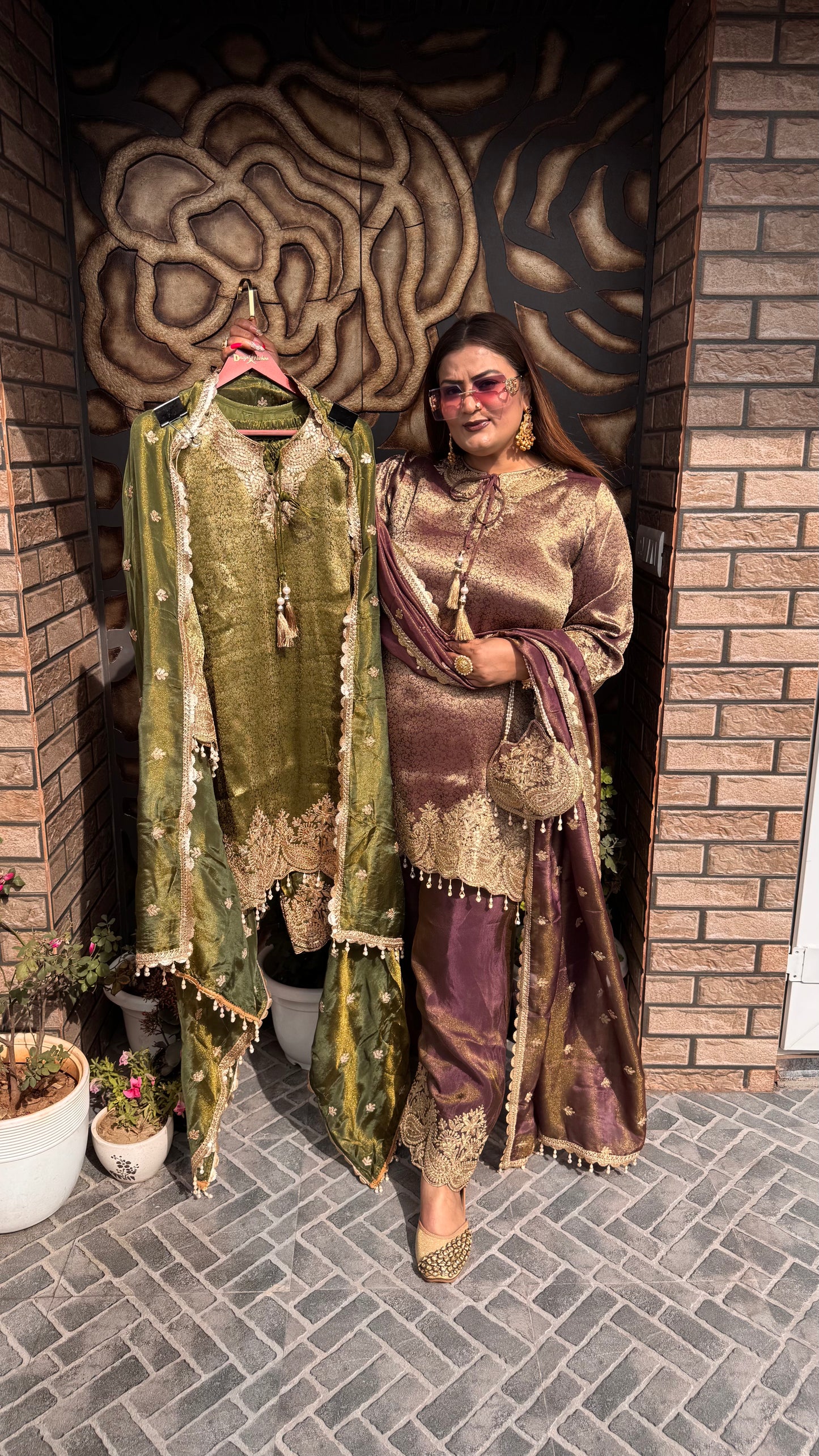 Arezia (Brocade Suit)