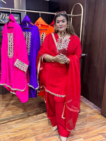 Sunehri Line (Stitch)