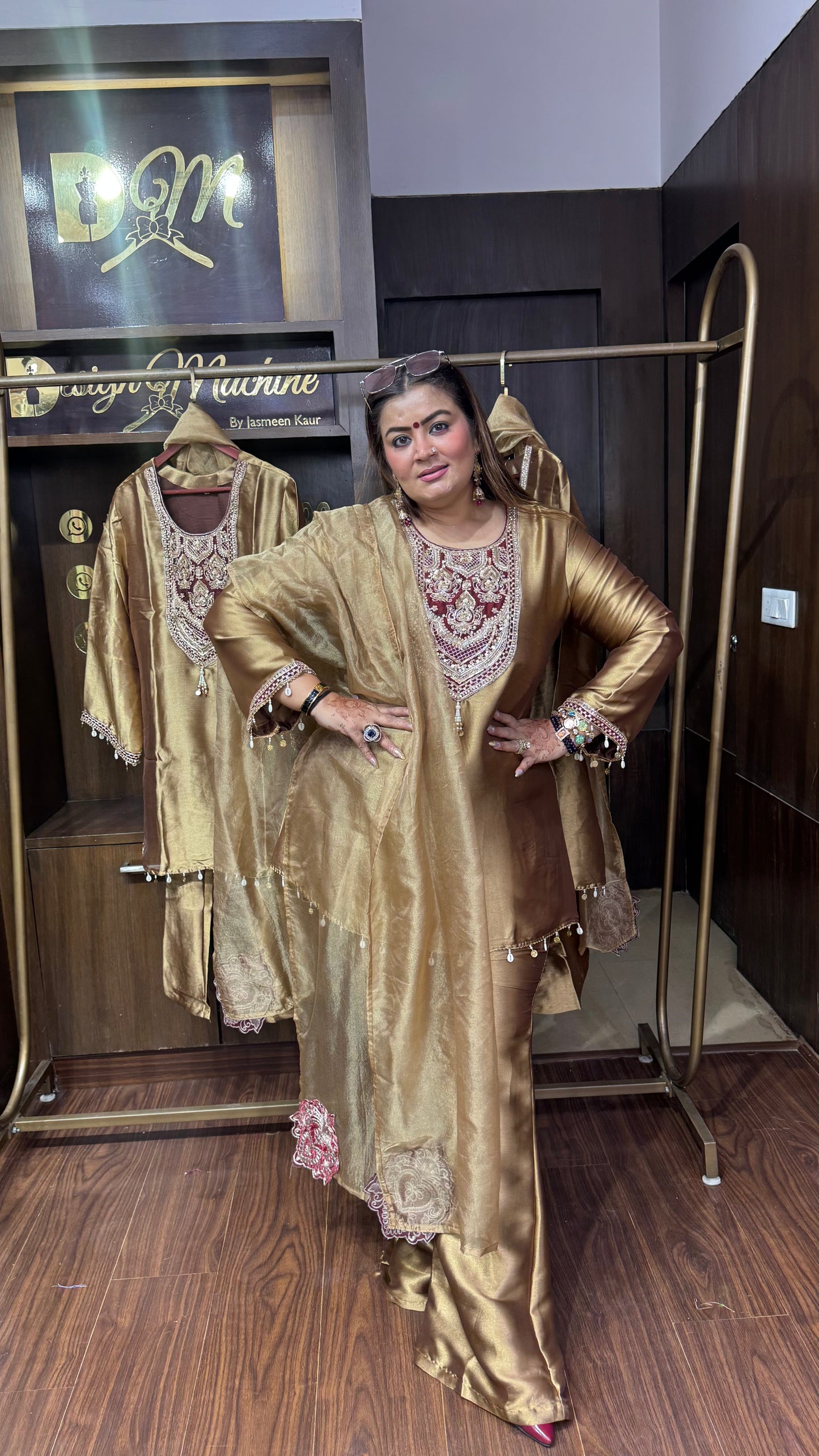 Aarohi Glass Tissue Suit