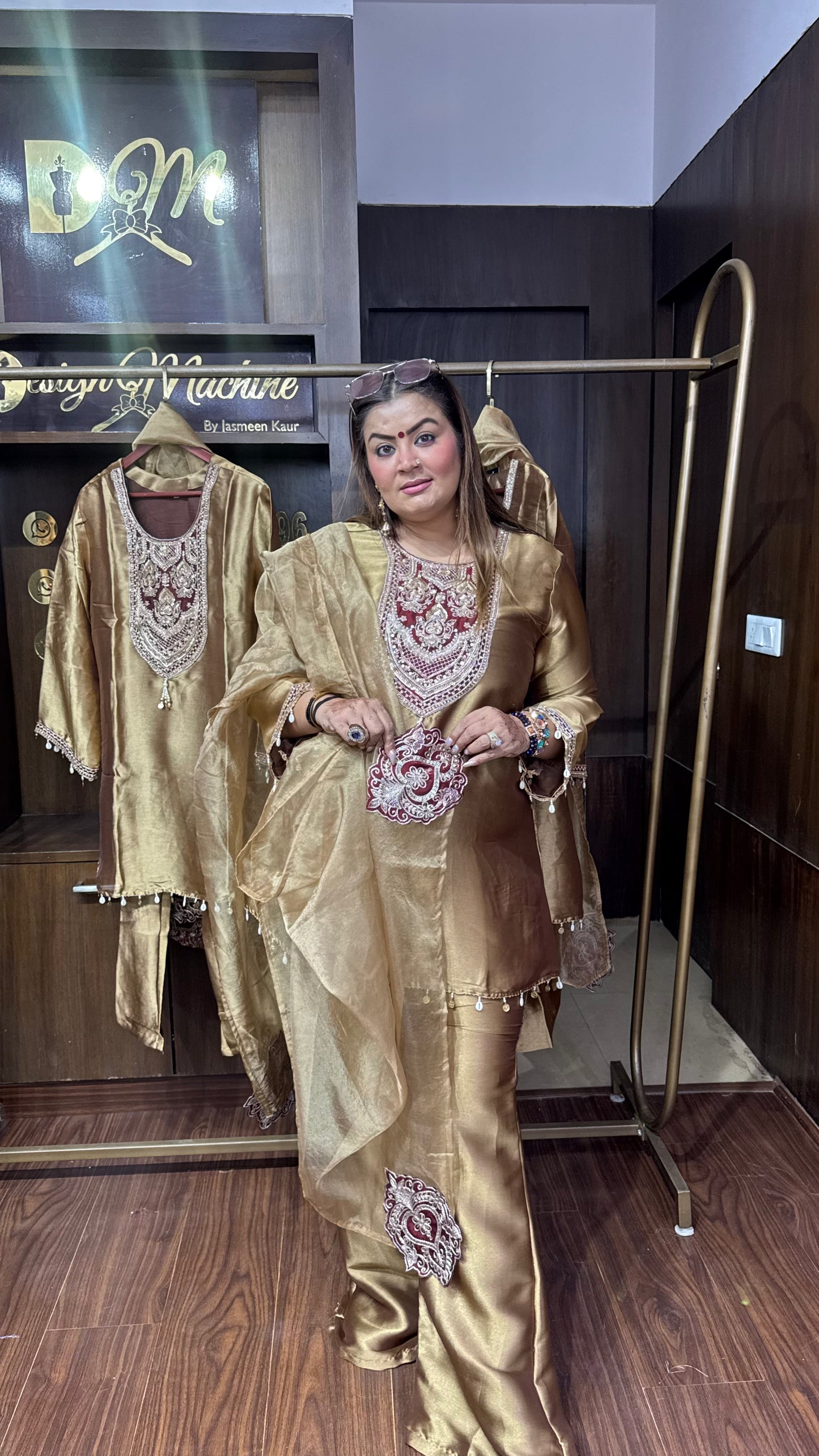 Aarohi Glass Tissue Suit