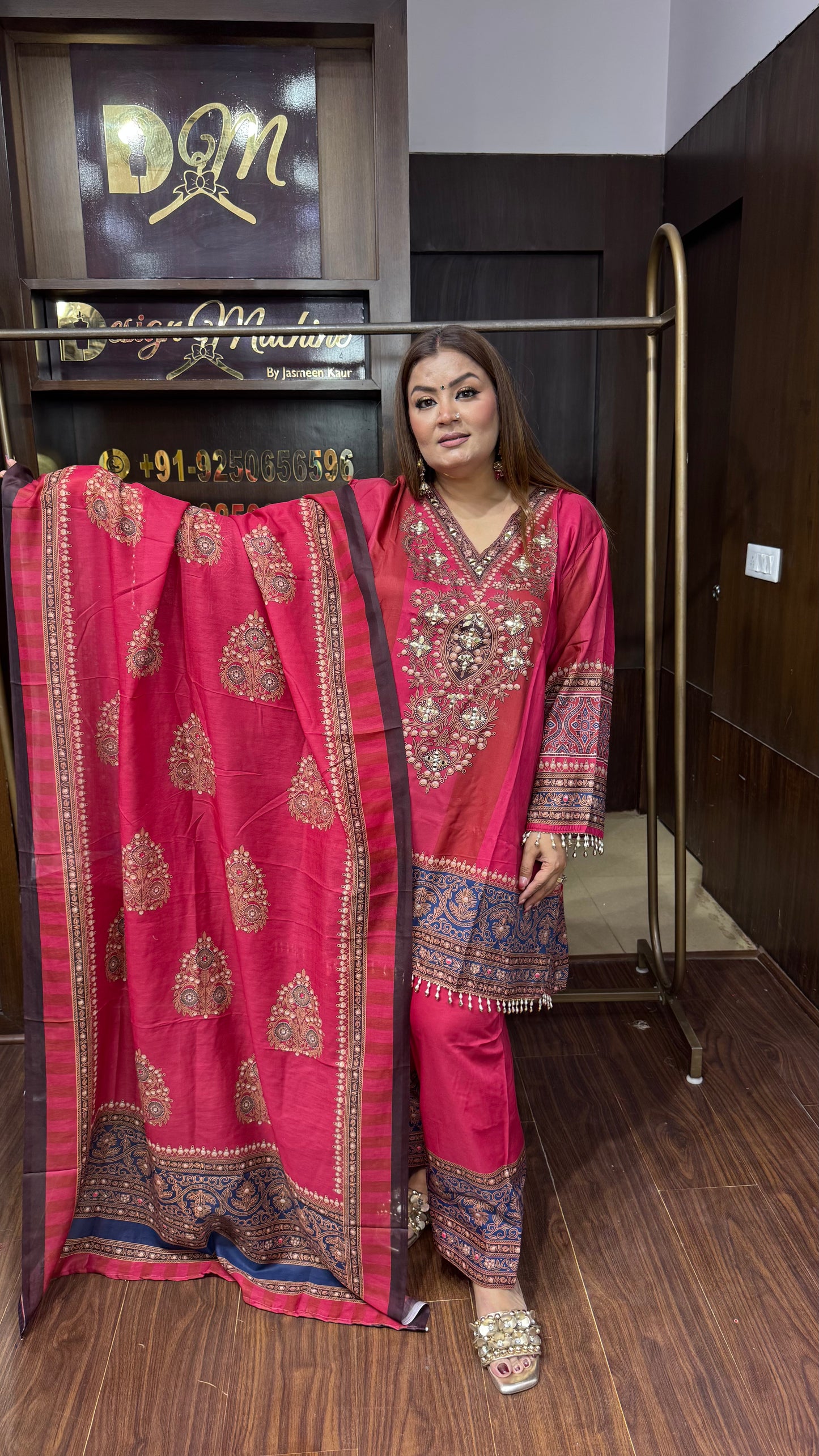 Hitakshi (Pure Silk Suit)