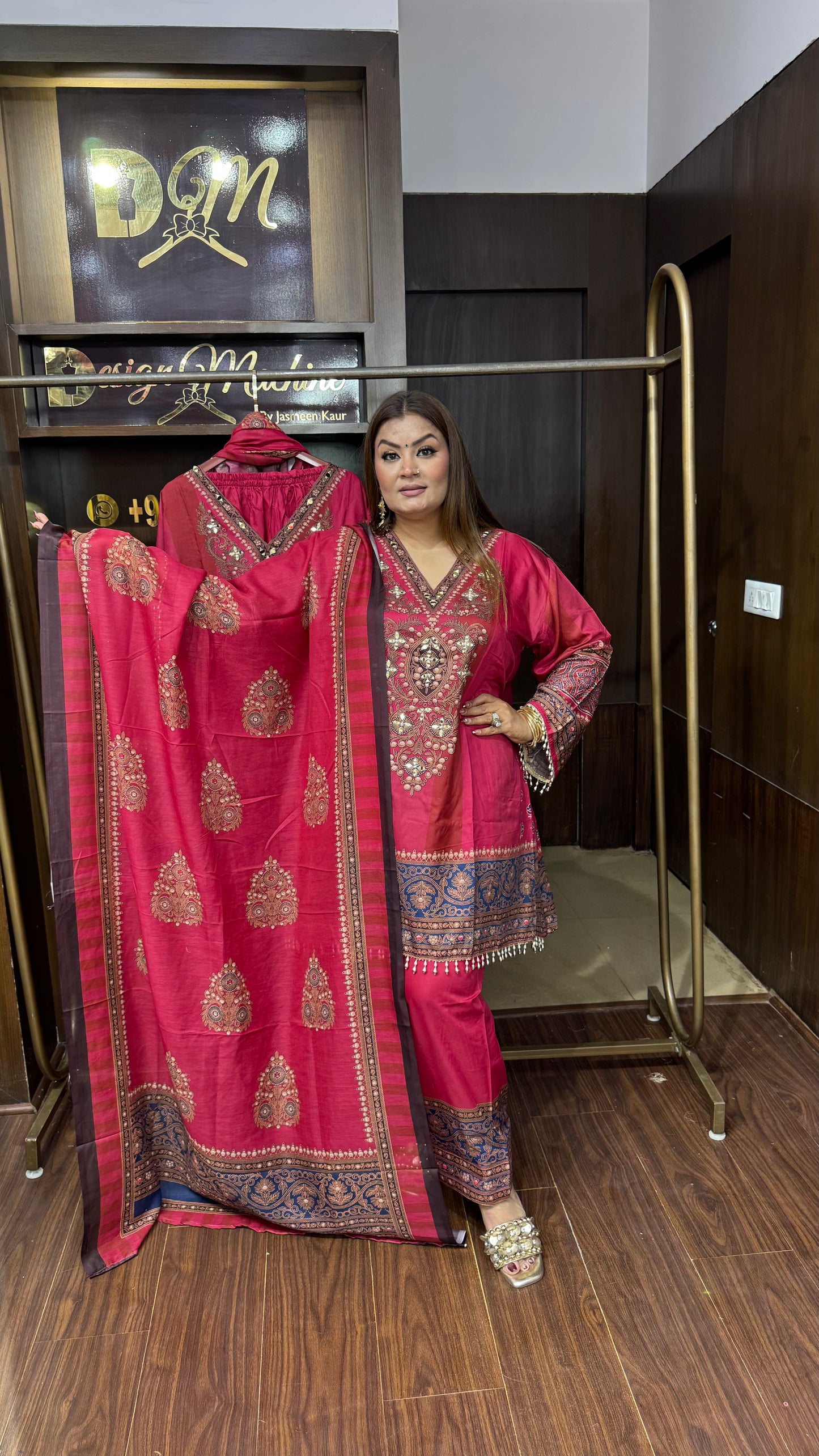 Hitakshi (Pure Silk Suit)