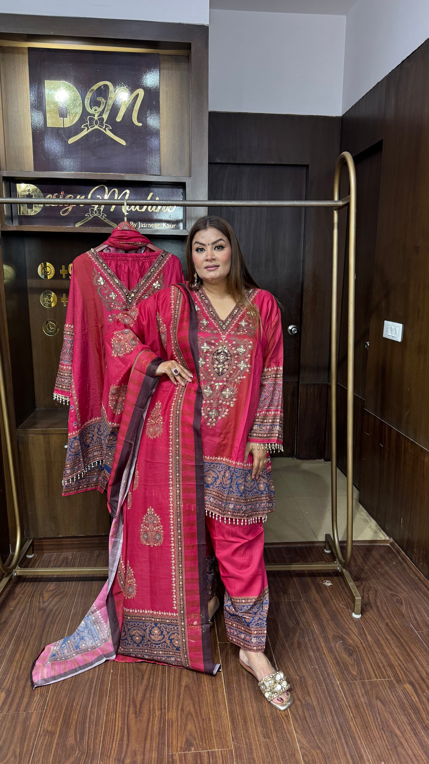 Hitakshi (Pure Silk Suit)