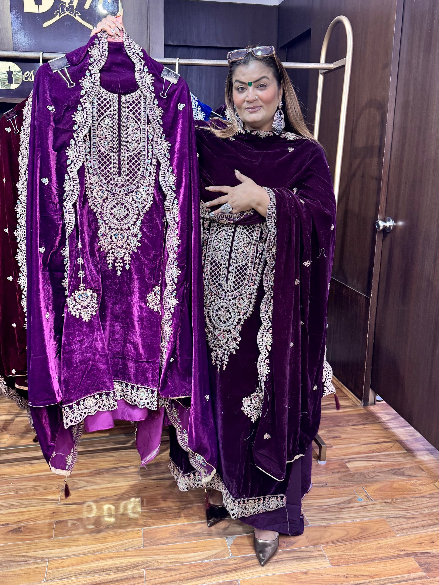 Saanvi Royal Velvet (Suit)