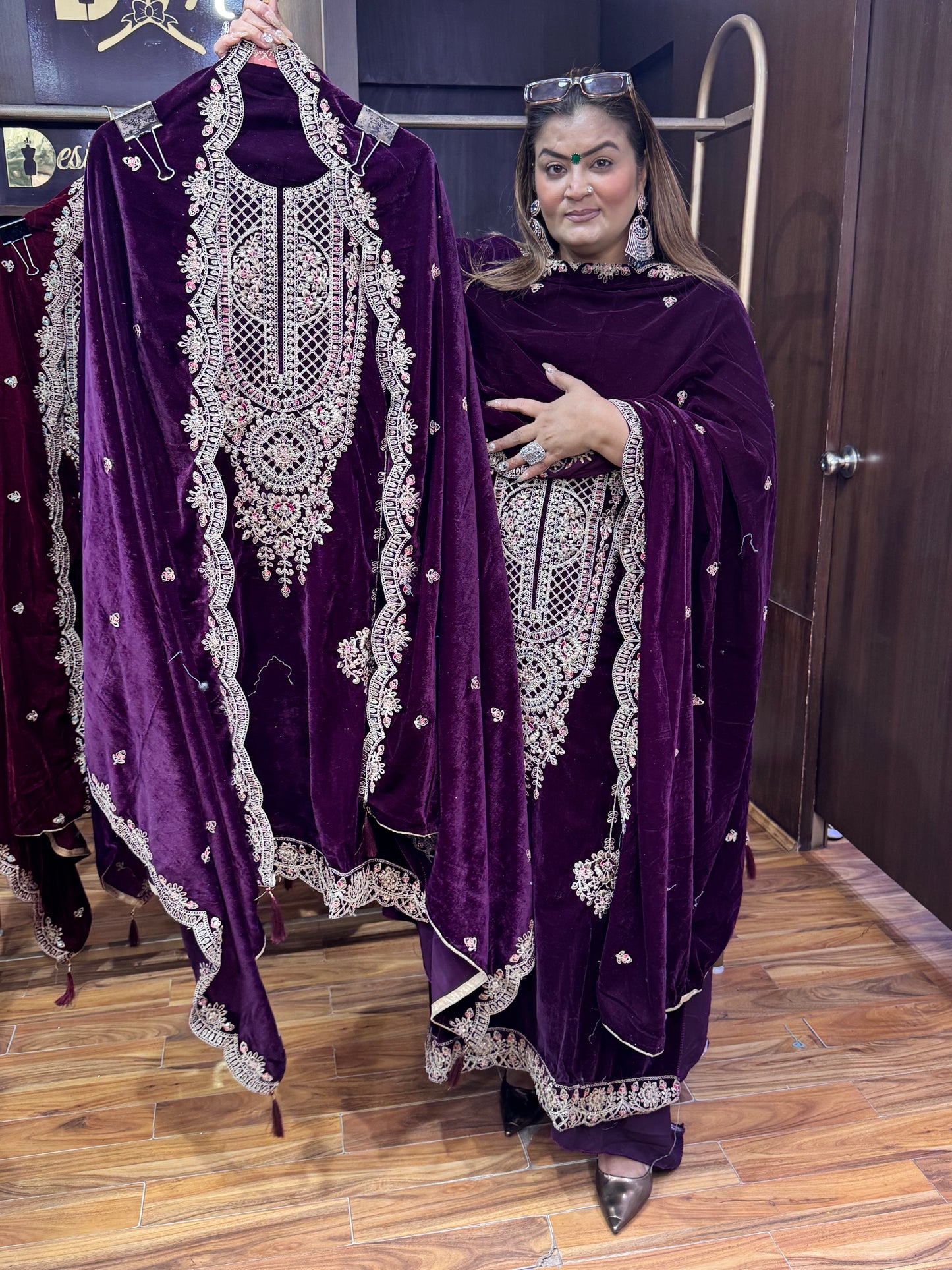 Saanvi Royal Velvet (Suit)