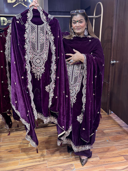 Saanvi Royal Velvet (Suit)