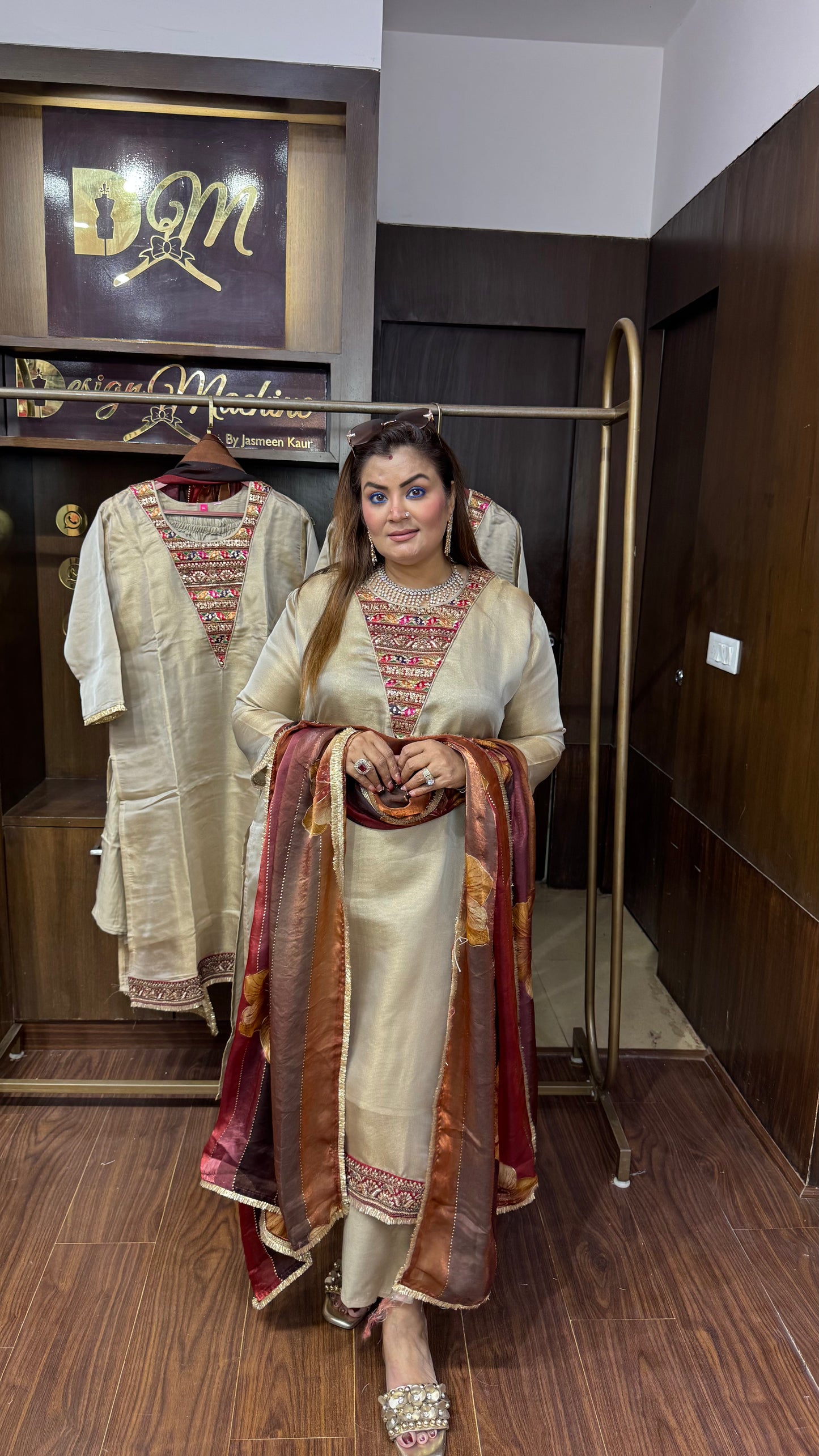 Samiksha (Ziraff Tissue Suit)