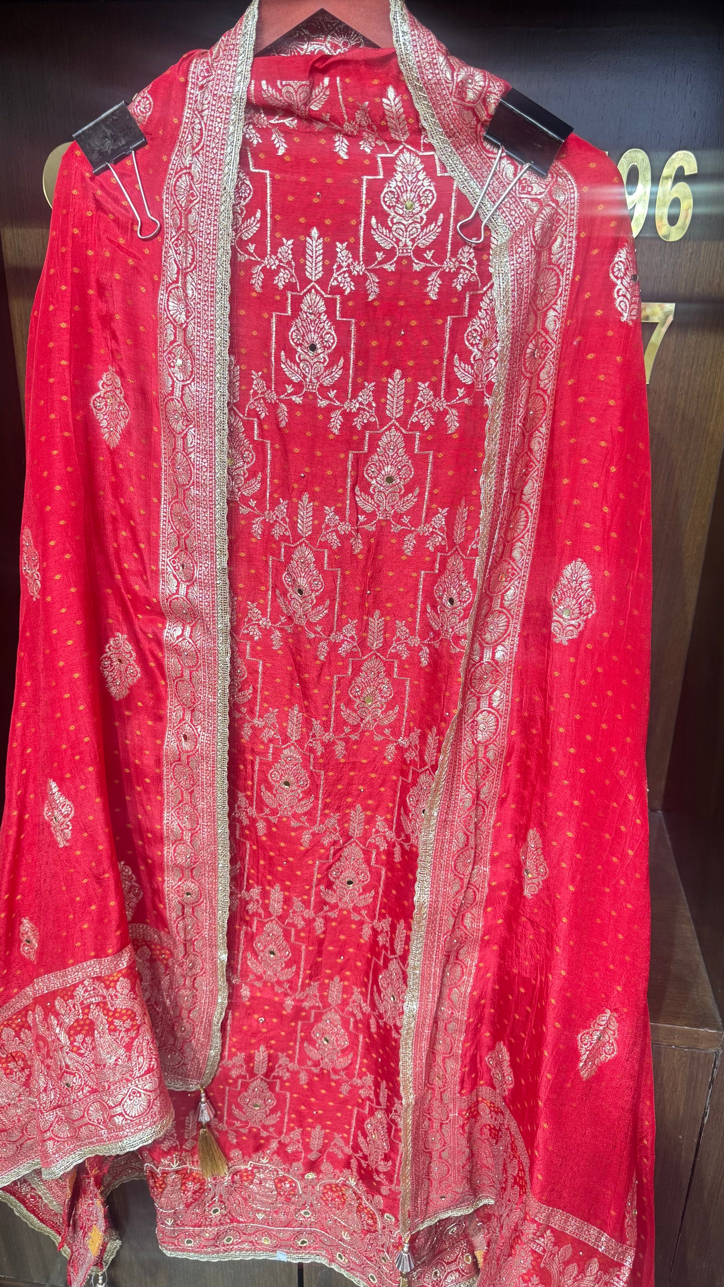 Vanya Pure Banarasi Unstitched Suit
