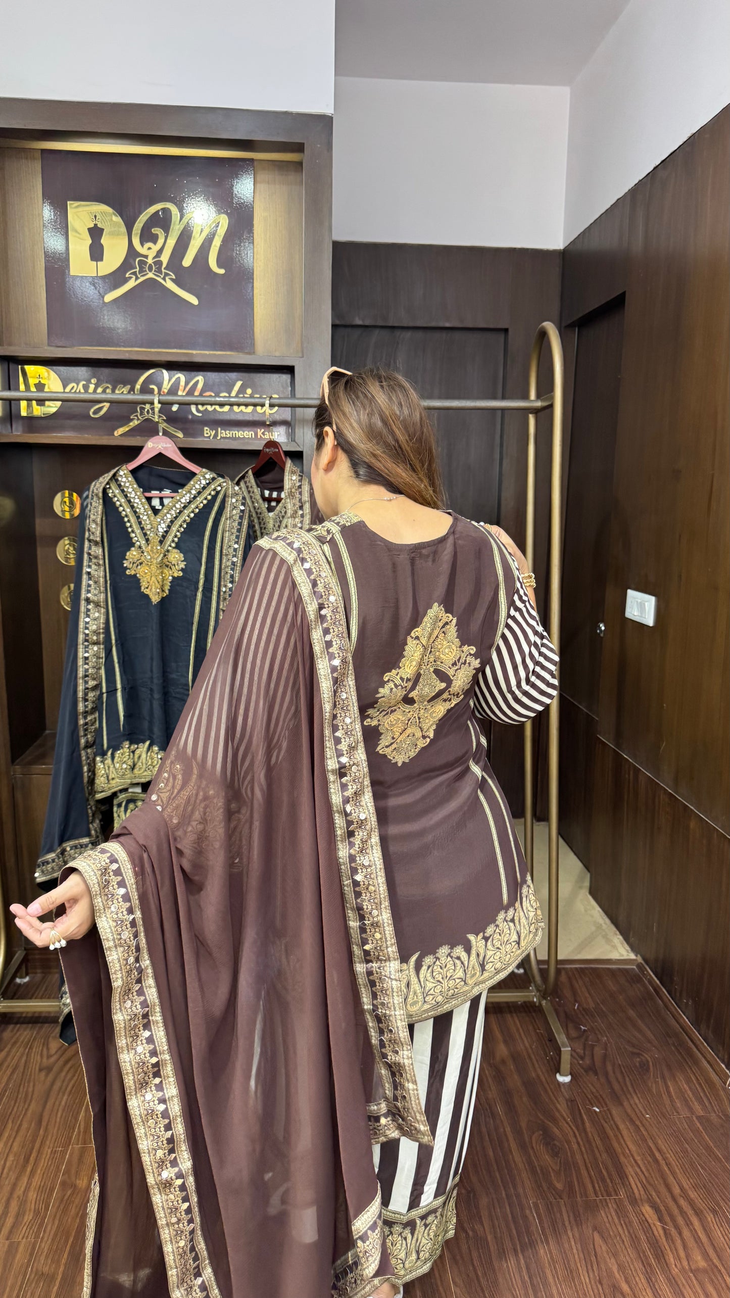 Vellora (Pakistani Suit)