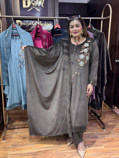 Velvet-e-Nazaakat (Suits)