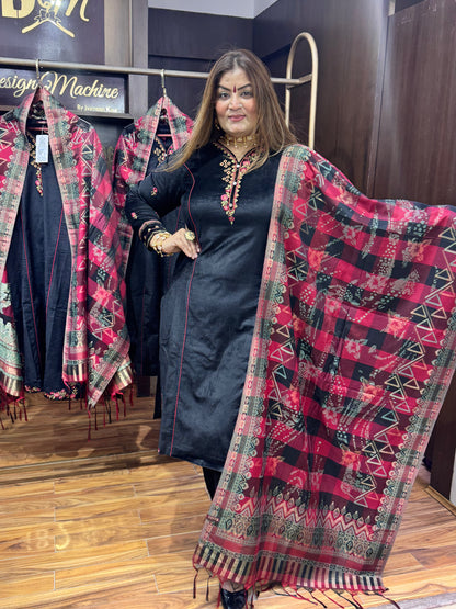 Sitara (Velvet Suit)