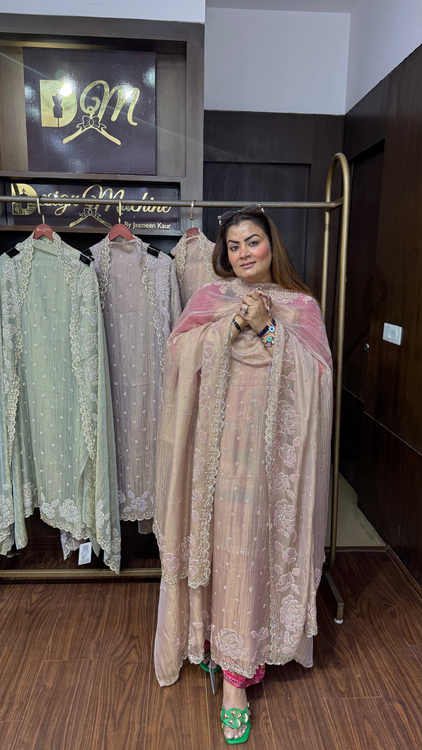 Rida (Glass Tissue Unstitch Suit)