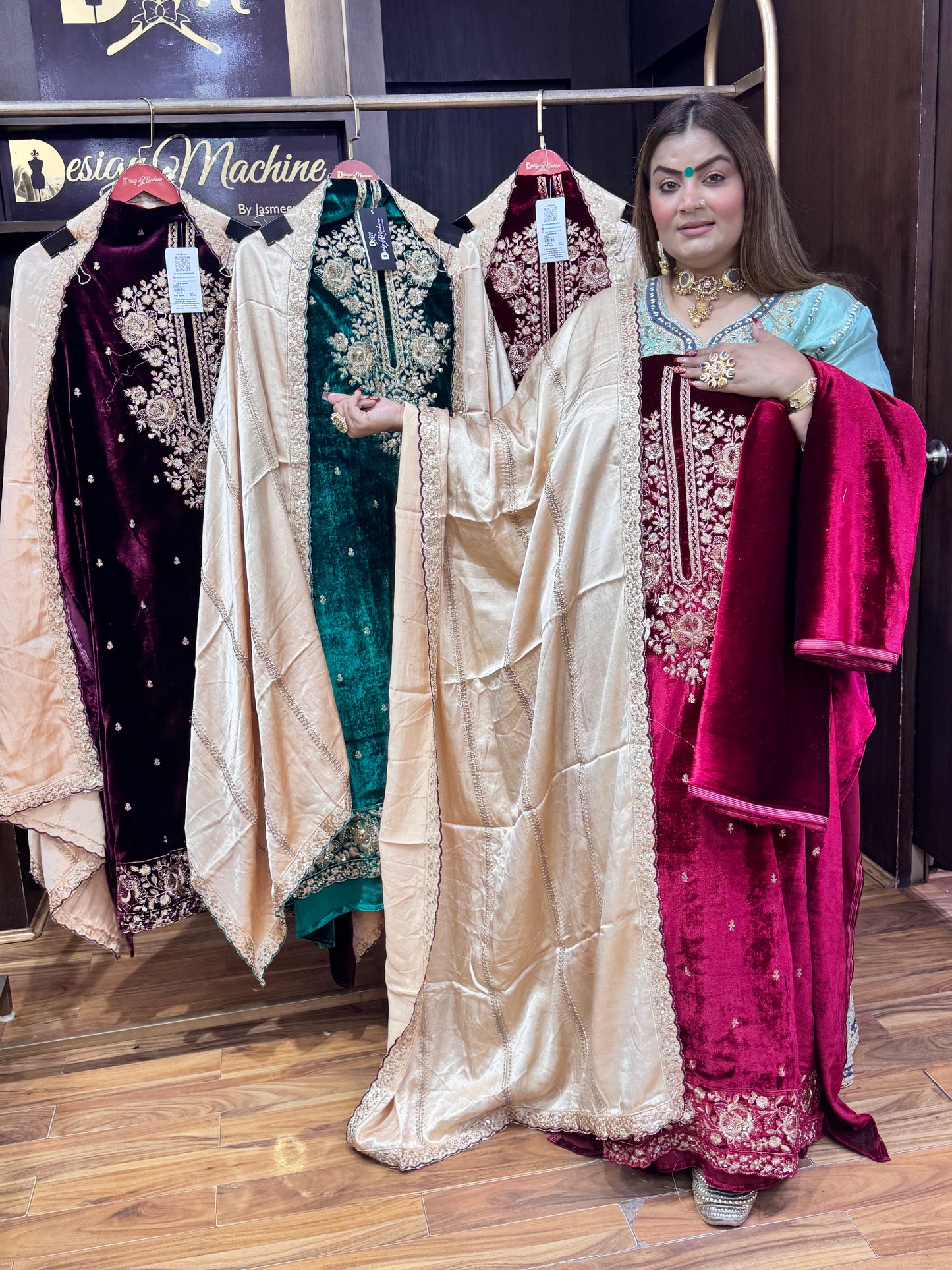 Zareen Velvet (Unstitched Suit)