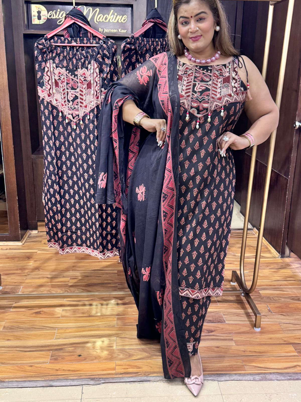 sleeveless black cotton suit