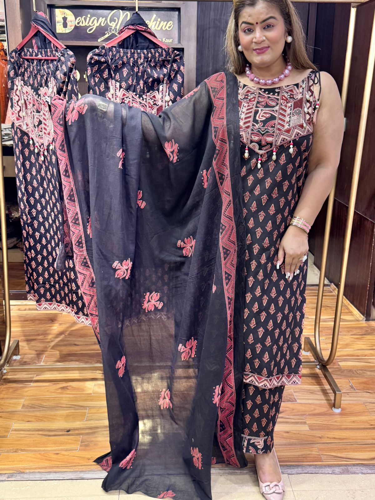 sleeveless black cotton suit